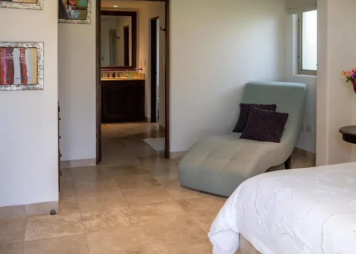 Villa Ventanas & Residences *